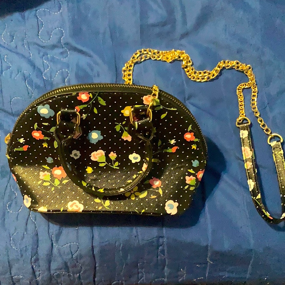 Black crossbody with gold chain